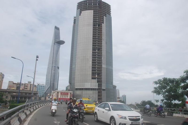 Saigon One Tower là dự án kỳ vọng và được chờ đợi ở khu trung tâm thành phố xây dựng được khoảng 80% phần thô thì công trình “trùm mền” đến nay