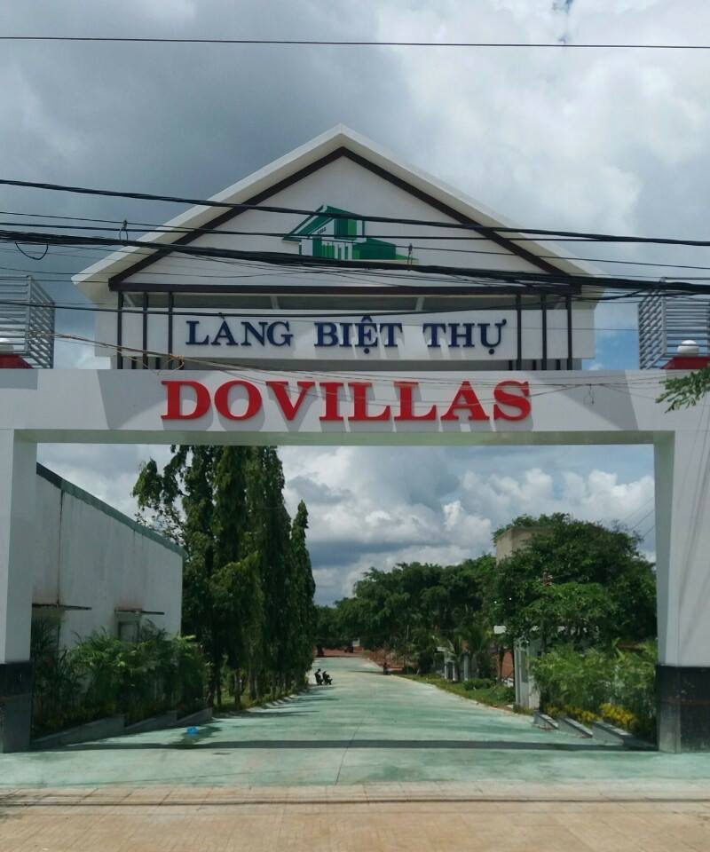 Cổng chào vào dự án làng biệt thự Dovillas Đồng Xoài.