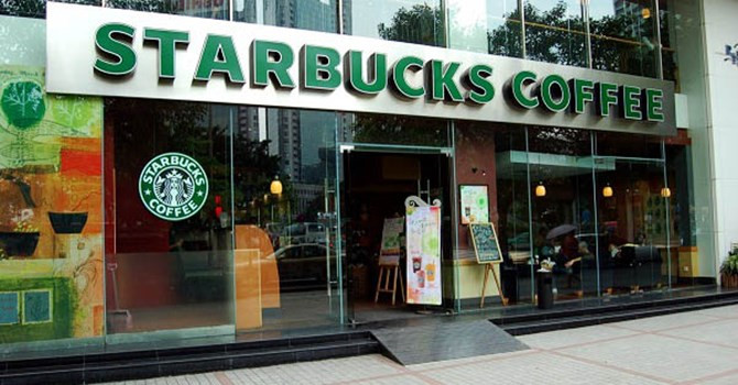 Thức uống của Starbucks có giá thành khá cao so với đại đa số khách hàng.