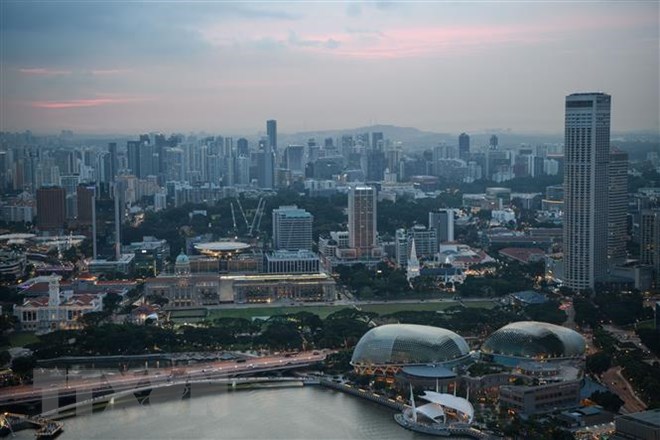 Các tòa nhà thương mại ở Singapore. (Ảnh: AFP/TTXVN)