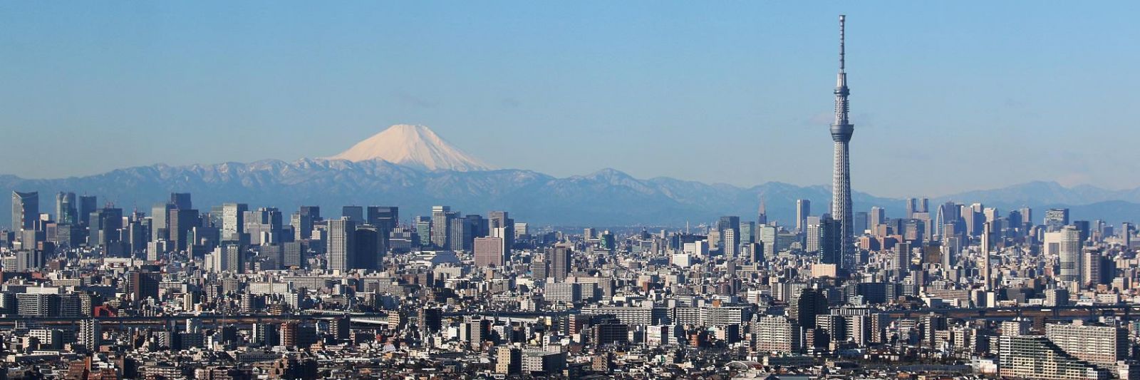 Tokyo, thủ đô của Nhật Bản, là một siêu đô thị hàng đầu thế giới với dân số 39 triệu người, hơn cả dân số của Canada, GPD bình quân đầu người đạt trên 64.000 USD.