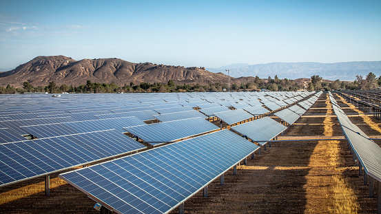 Ấn Độ đã đặt mục tiêu sản xuất 100 GW năng lượng mặt trời vào năm 2022. Ảnh: indiatimes.com