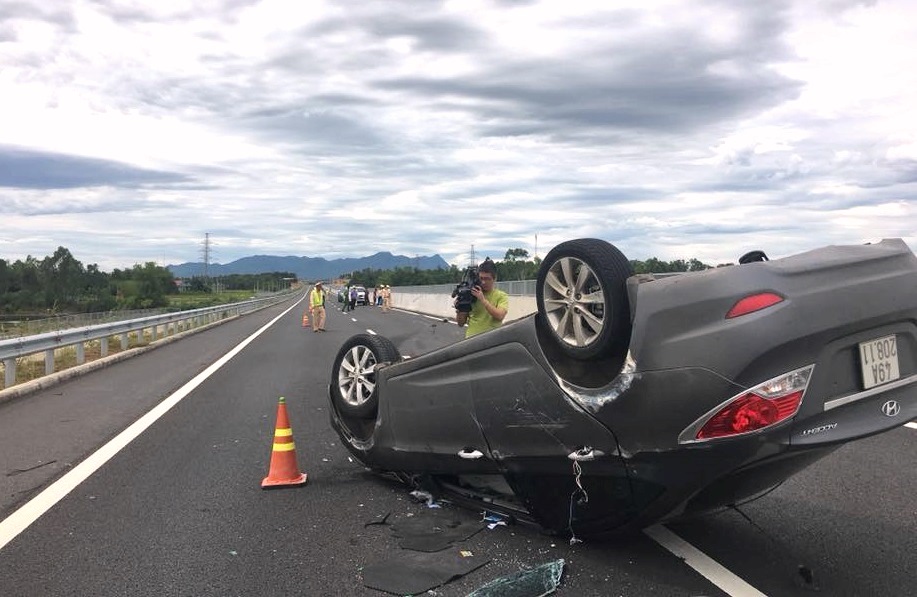 Hiện trường vụ tai nạn xảy ra tại cao tốc Đà Nẵng - Quảng Ngãi.