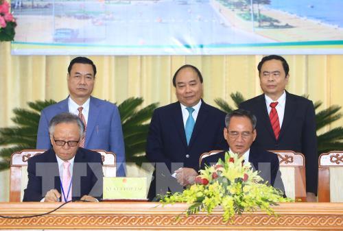 Thủ tướng Nguyễn Xuân Phúc chứng kiến lễ ký Biên bản ghi nhớ và hợp tác đầu tư vào tỉnh Hậu Giang. Ảnh: Thống Nhất – TTXVN