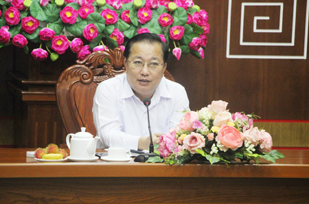 Chủ tịch UBND tỉnh Trần Văn Chuyện phát biểu chỉ đạo tại buổi làm việc.