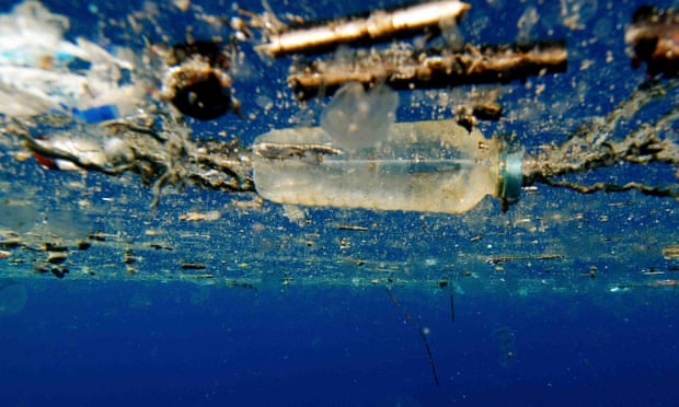 Rác thải nhựa đang là một vấn nạn đối với môi trường hiện nay (Ảnh: The Guardian)