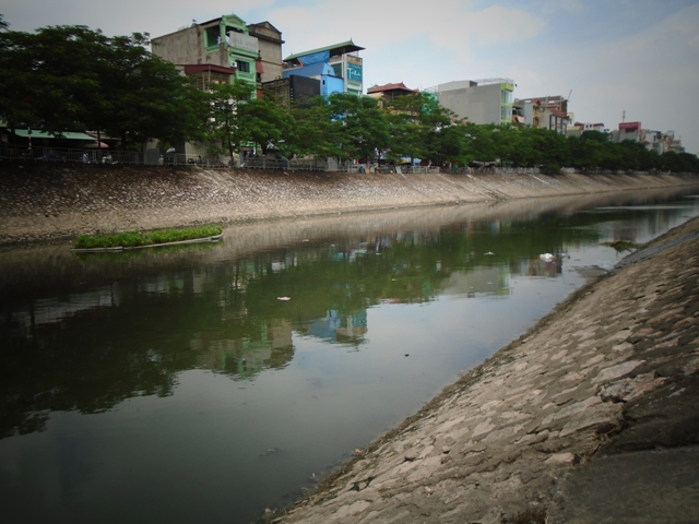 Đến bao giờ những “dòng sông chết” tại khu vực Hà Nội mới hết ô nhiễm?
