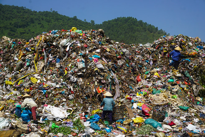Bãi rác Khánh Sơn ở Đà Nẵng (Ảnh: Zing)
