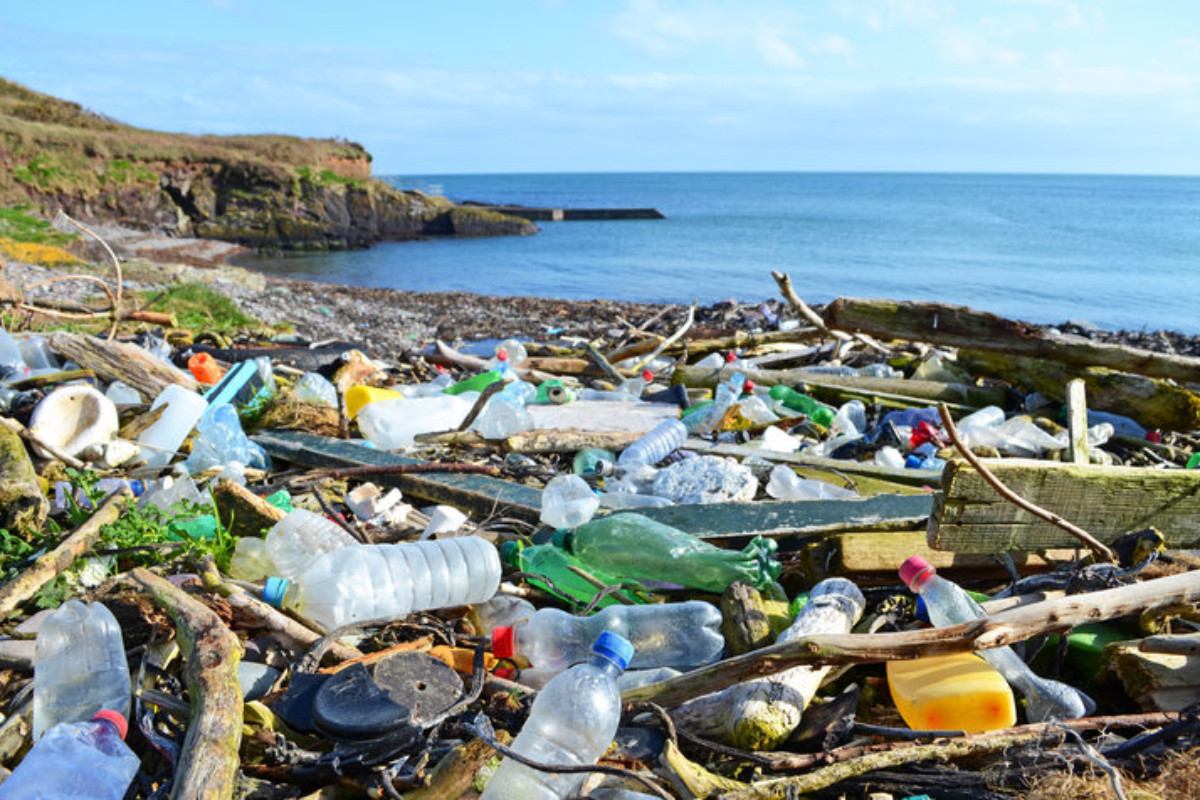 Lượng rác thải nhựa tại các bờ biển ở châu Âu ngày càng gia tăng
