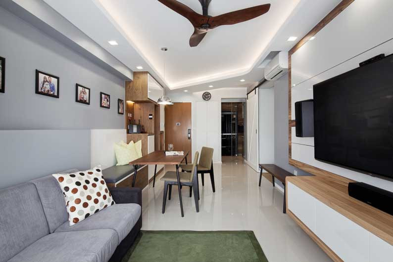 Giá các căn hộ HDB dao động từ 200.000-800.000 SGD, tương đương từ 23-90 tháng thu nhập trung bình của một hộ gia đình Singapore. Các căn hộ này được sở hữu theo hình thức thuê 99 năm. Mới đây, một căn hộ 5 phòng ngủ diện tích hơn 120 m2, đã lập kỷ lục với mức giá 1,2 triệu SGD. Ảnh: Lookbookliving.sg