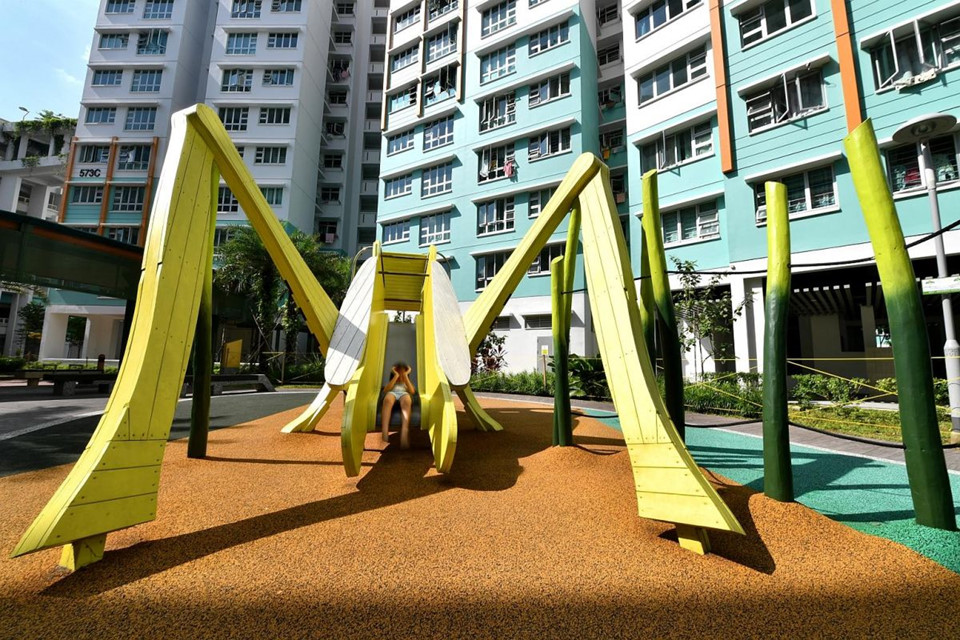 Khoảng trống này thường được dành cho cây xanh hoặc khu vui chơi cho trẻ nhỏ. Ảnh: Straits Times.