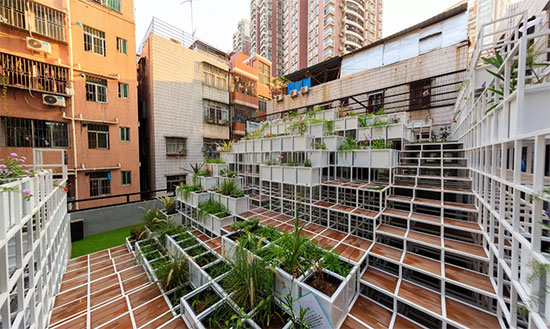 Các khu vườn trên tầng mái còn có thể giúp giữ lại 65% lượng nước mưa, giúp giảm ô nhiễm và trữ một lượng nước mưa nhất định để sử dụng trong tương lai.