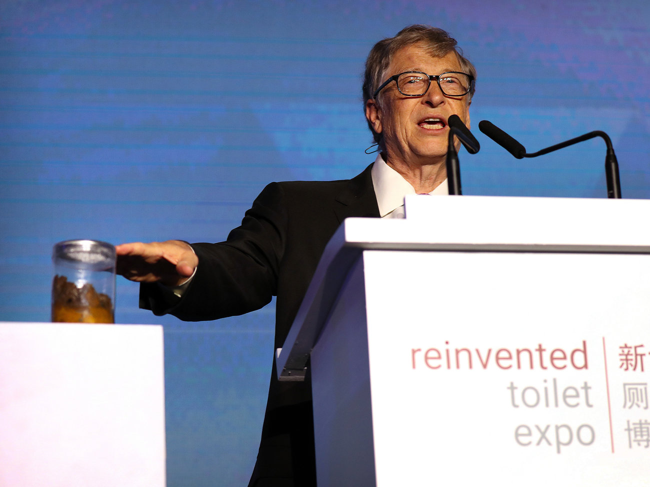 Ông Bill Gates phát biểu tại sự kiện Triển lãm Nhà vệ sinh Đổi mới. Ảnh: AP