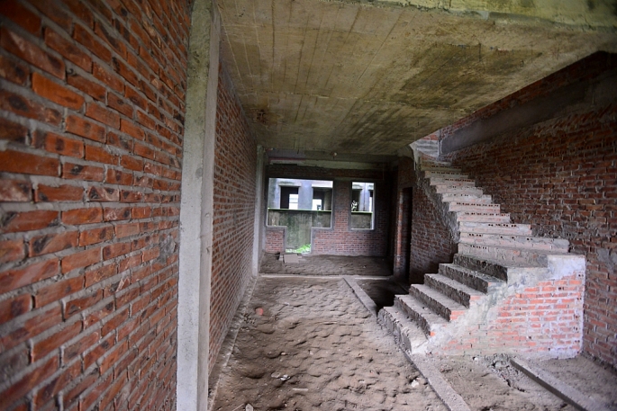 Ngoài ra, khu trường học khoảng 7ha, đất cây xanh khoảng 16,7ha, đất giao thông 53,8ha, đất công trình đầu mối hạ tầng kỹ thuật 1,2ha, đất hỗn hợp 10,8ha (gồm tổ hợp các công trình cao tầng đa năng như trung tâm thương mại dịch vụ, khách sạn,văn phòng, nhà ở… với số tầng cao tối đa là 35 tầng).