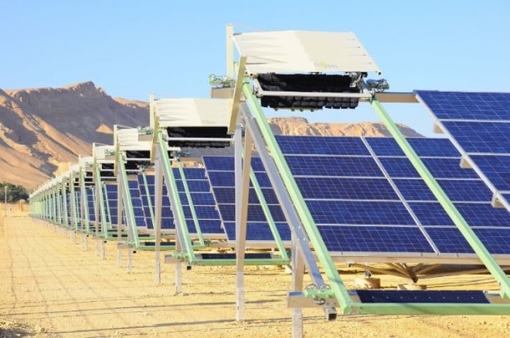 Nhà máy năng lượng mặt trời Bhadla rộng 40 km2, hiện đang sản xuất 1.365 MW tại Ấn Độ. Cơ sở này dự kiến sẽ tăng công suất thêm 880 MW vào tháng 3/2019.