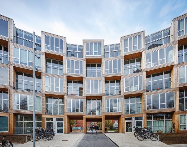 Dải nhà chung cư này có tên là Dortheavej Residence, do hai kiến trúc sư Bjarke Ingels, Finn Nørkjaer trực tiếp thiết kế tại Đan Mạch.