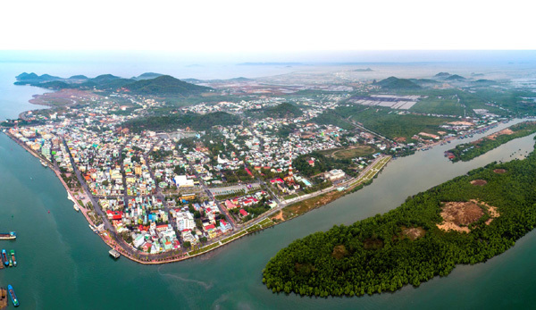 TP Hà Tiên đang phát triển để trở thành đô thị du lịch hàng đầu khu vực phía Nam .