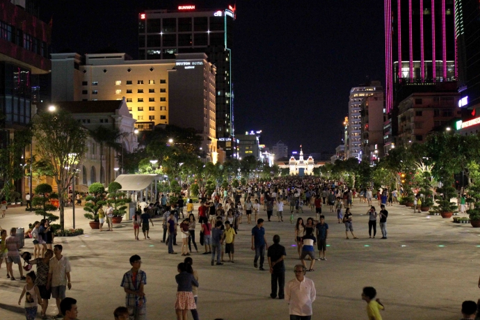 Phố đi bộ Nguyễn Huệ là không gian công cộng tập trung đông người nhất TP HCM, nhất là vào các dịp lễ hội