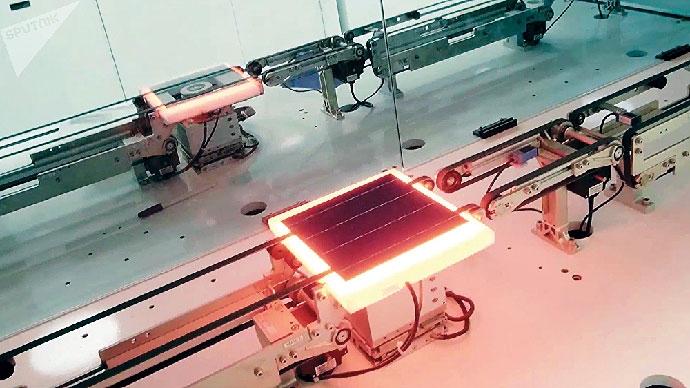 Sản xuất tấm pin mặt trời ở Riyadh