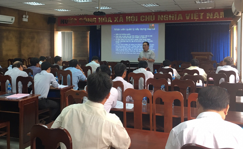 Thanh tra Bộ Xây dựng giảng dạy tại Khóa đào tạo Đề án 1961 tại An Giang.