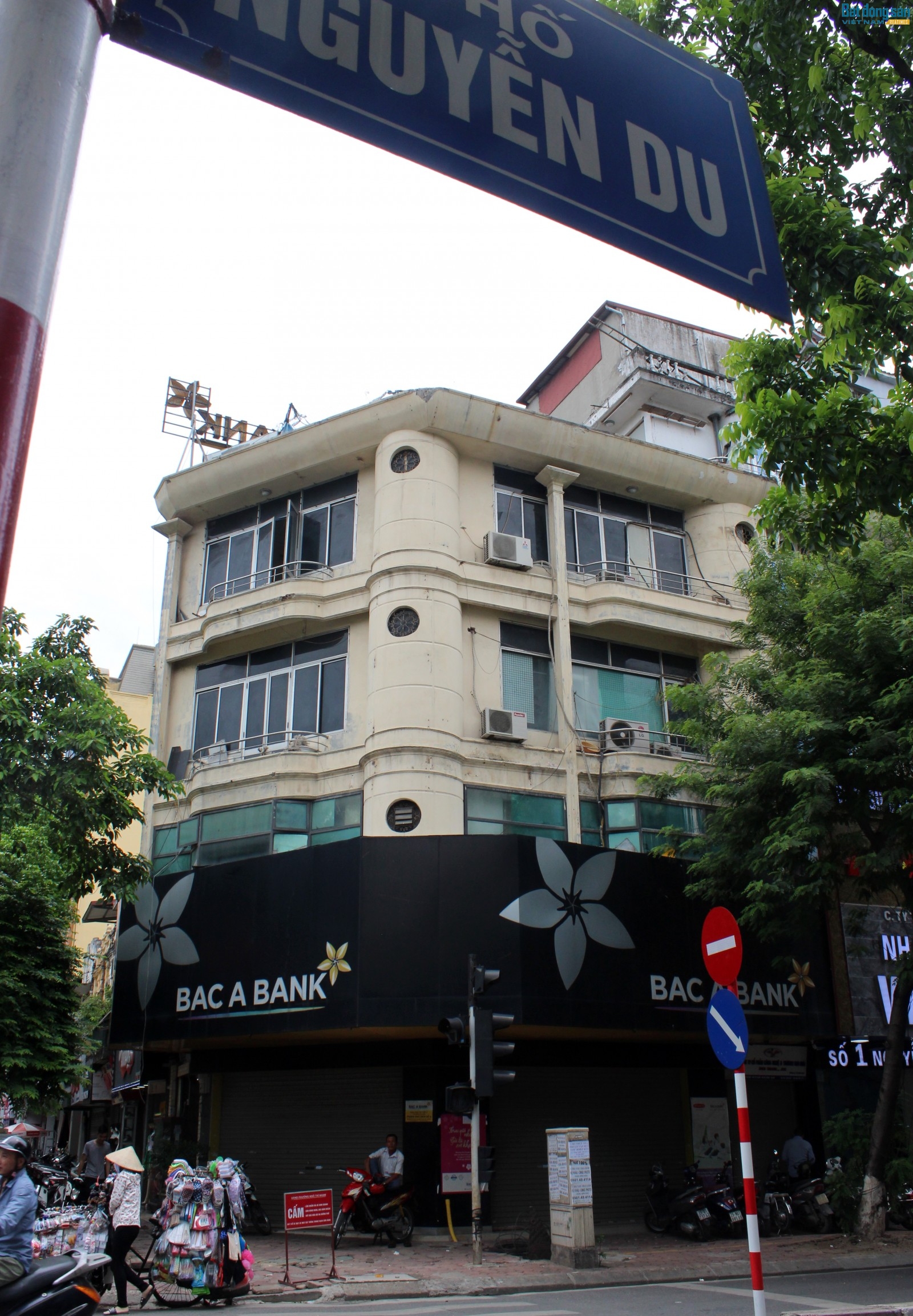 Tương tự, trên đường Nguyễn Du, một biệt thự cổ đã cho ngân hàng thuê để mở thêm chi nhánh.