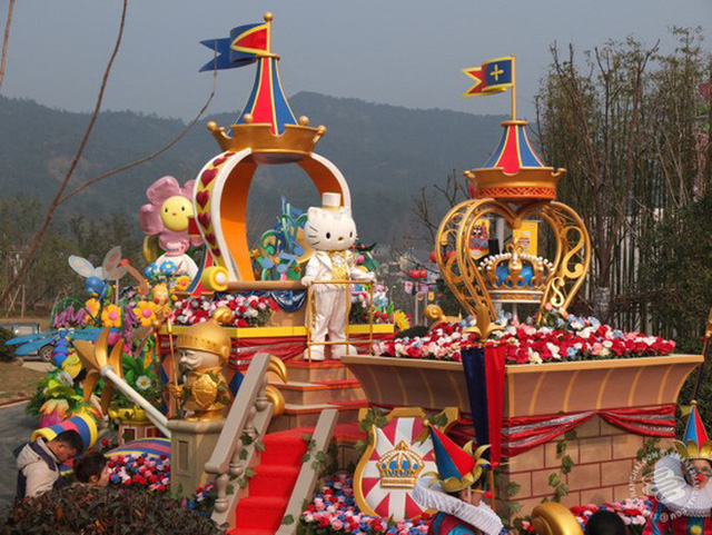 Công viên được xây dựng tại phường Yên Phụ và phường Quảng An, quận Tây Hồ, dự kiến sẽ được ra mắt trong quý IV/2018. Theo dự án, ngoài Hello Kitty, các nhân vật hoạt hình nổi tiếng châu Á khác cũng sẽ được trưng bày tại công viên để thu hút khách tham quan.