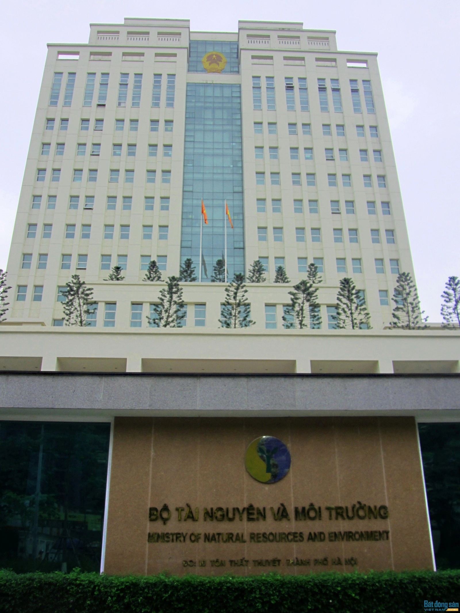 Trụ sở mới của Bộ TN&MT nằm trên đường Tôn Thất Thuyết nhưng tại địa chỉ số 83 Nguyễn Chí Thanh vẫn là một số đơn vị trực thuộc Bộ này.