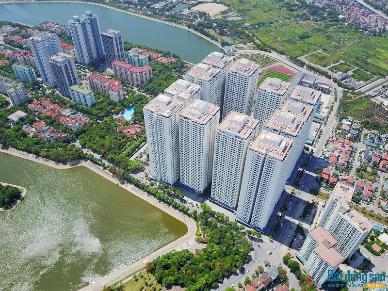 Tổ hợp 12 tòa chung cư HH cao từ 36 - 41 tầng ở khu đô thị Linh Đàm là điển hình về vi phạm mật độ dân số cao, quy hoạch