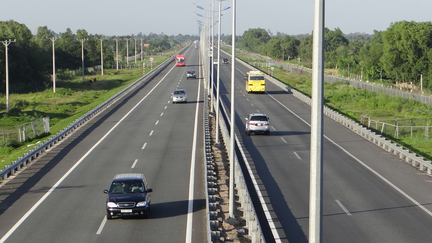 Việc điều chỉnh quy hoạch, nâng cấp giao thông vận tải để kích thích đầu tư hạ tầng