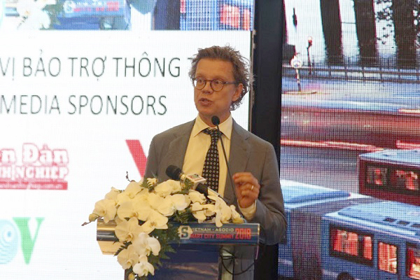 Ông Pereric Hogberg, Đại sứ Đặc mệnh toàn quyền Vương quốc Thụy Điển tại Việt Nam
