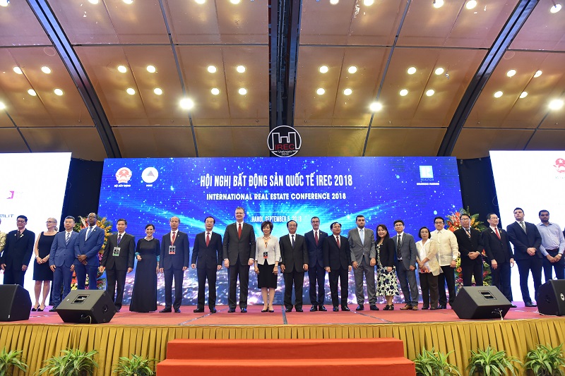 Đoàn đại biểu đại diện cho các hiệp hội, doanh nghiệp, môi giới bất động sản đến từ 19 quốc gia và vùng lãnh thổ tham dự IREC 2018 tại Việt Nam