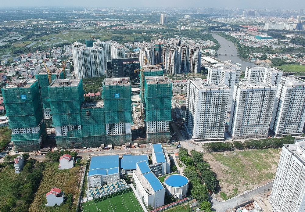 thị trường bất động sản ở cả hai thành phố lớn Hà Nội và TP.HCM đều ghi nhận việc giảm kỉ lục về nguồn cung kể từ khi thị trường hồi phục năm 2014.