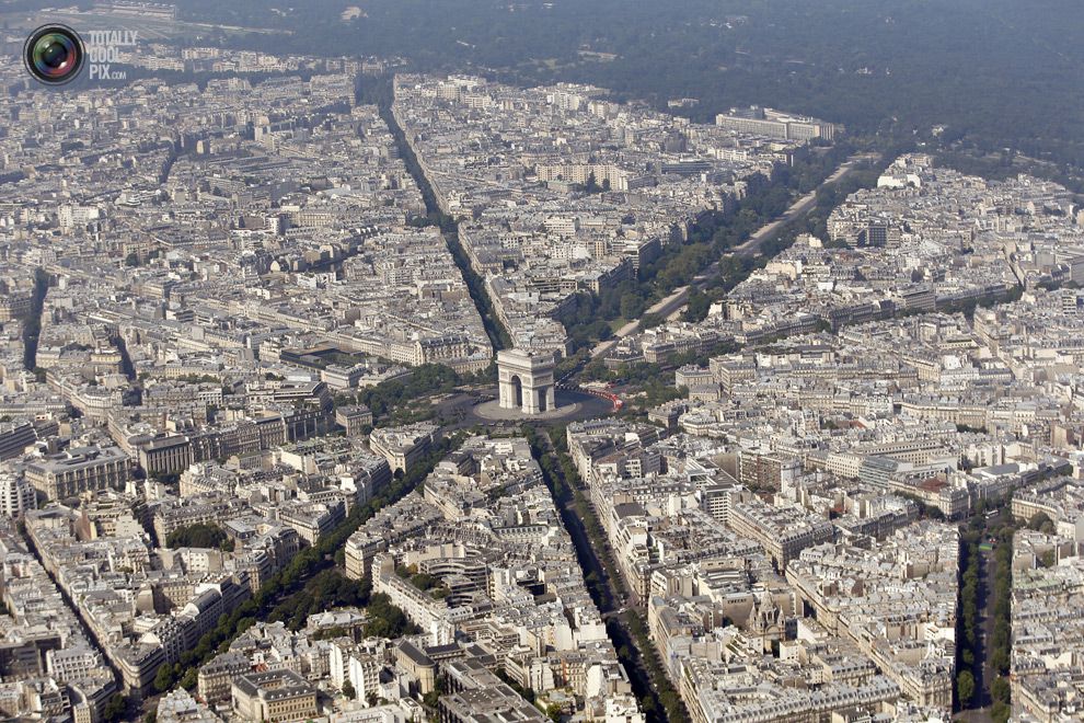 Paris nhìn từ trên cao