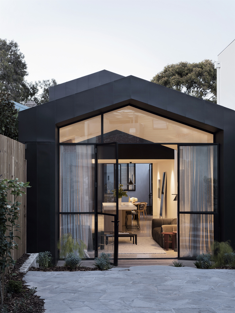 Port Melbourne House / Pandolfini Architects