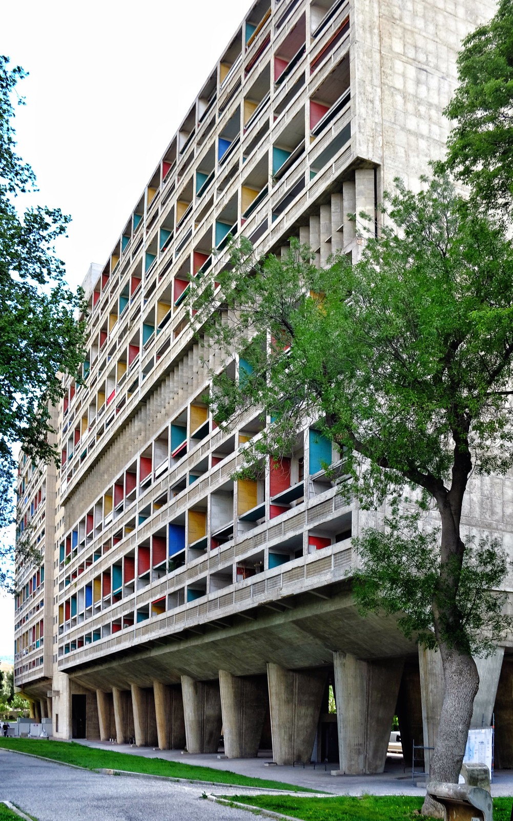 Tòa chung cư Unité d’Habitation (Pháp) theo trường phái bạo lực đã được UNESCo đưa vào danh sách Di sản văn hóa thế giới của UNESCO.