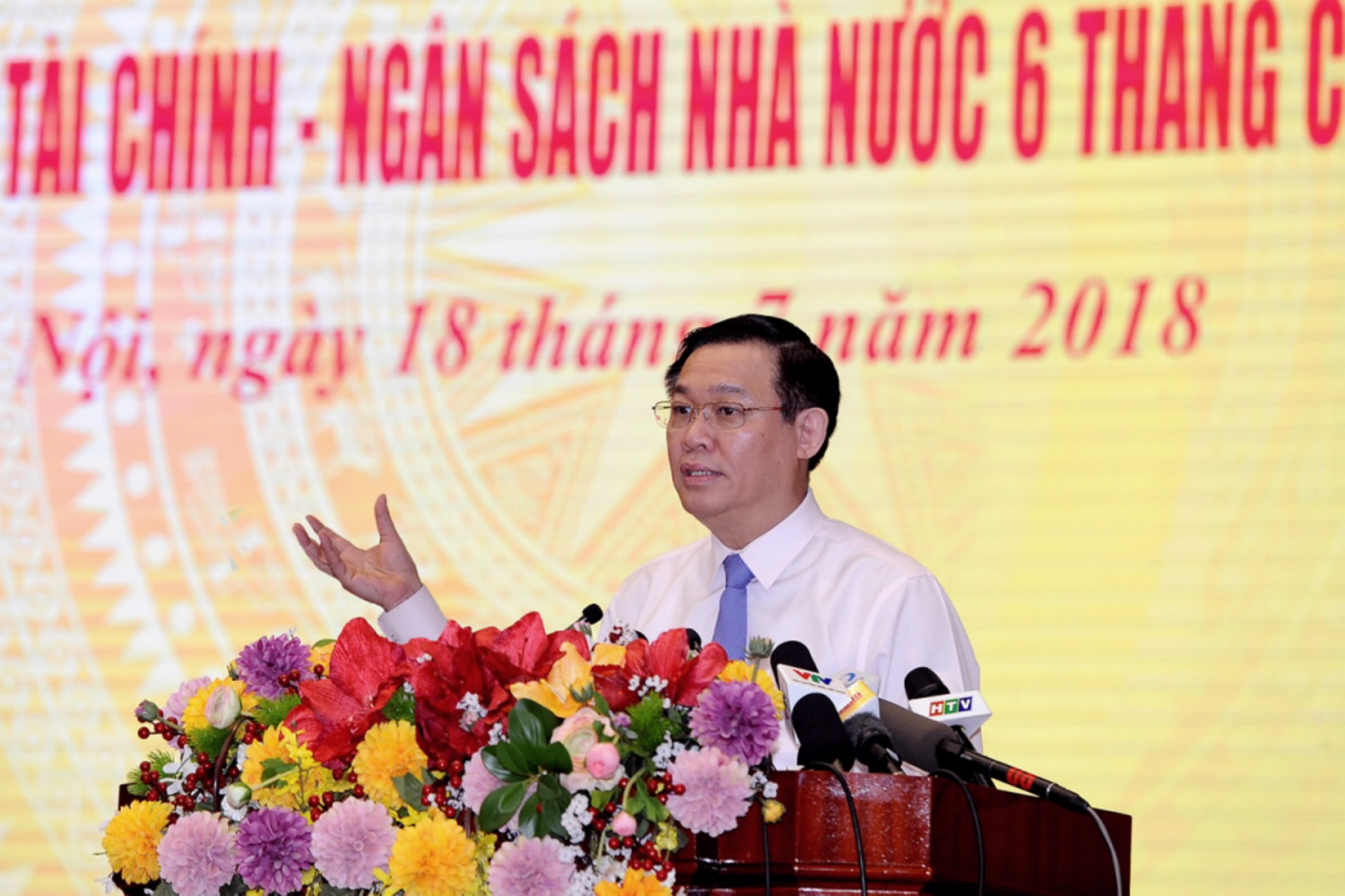 Phó Thủ tướng Vương Đình Huệ phát biểu tại hội nghị. Ảnh: Enternews.