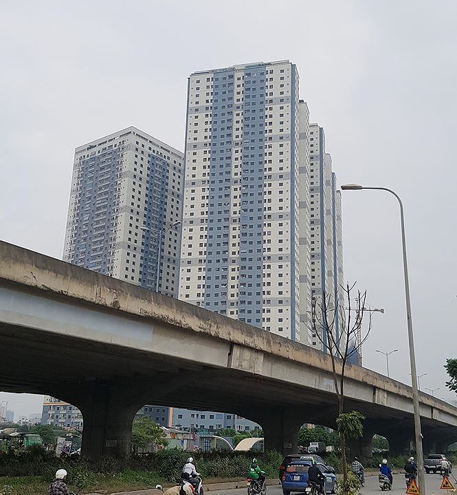 oạn đường Nguyễn Xiển theo quy hoạch vừa duyệt là công trình cao từ 25-30 tầng, nhưng thực tế khu đô thị Kim Văn-Kim Lũ lâu nay đã xây hàng loạt tòa chung cư cao 36-45 tầng với mật độ dày đặc của hàng nghìn căn hộ.p/
