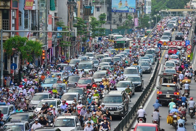 Khi trung bình mỗi ngày Hà Nội có thêm 1.000 chiếc ô tô đăng ký mới, việc thiếu bãi đỗ xe ô tô đang trở nên trầm trọng