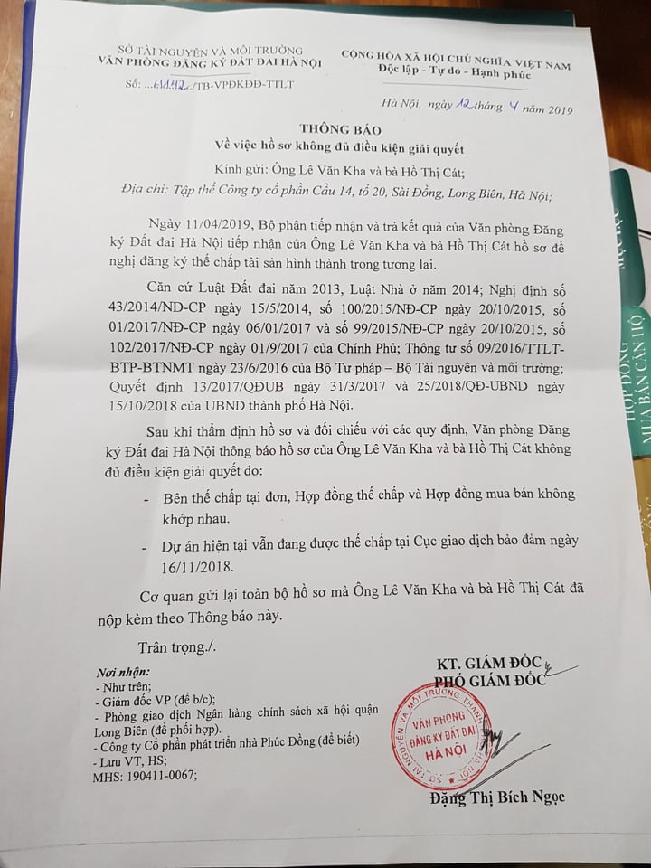 Thông báo từ Văn phòng Đăng ký Đất đai Hà Nội cho một người dân.