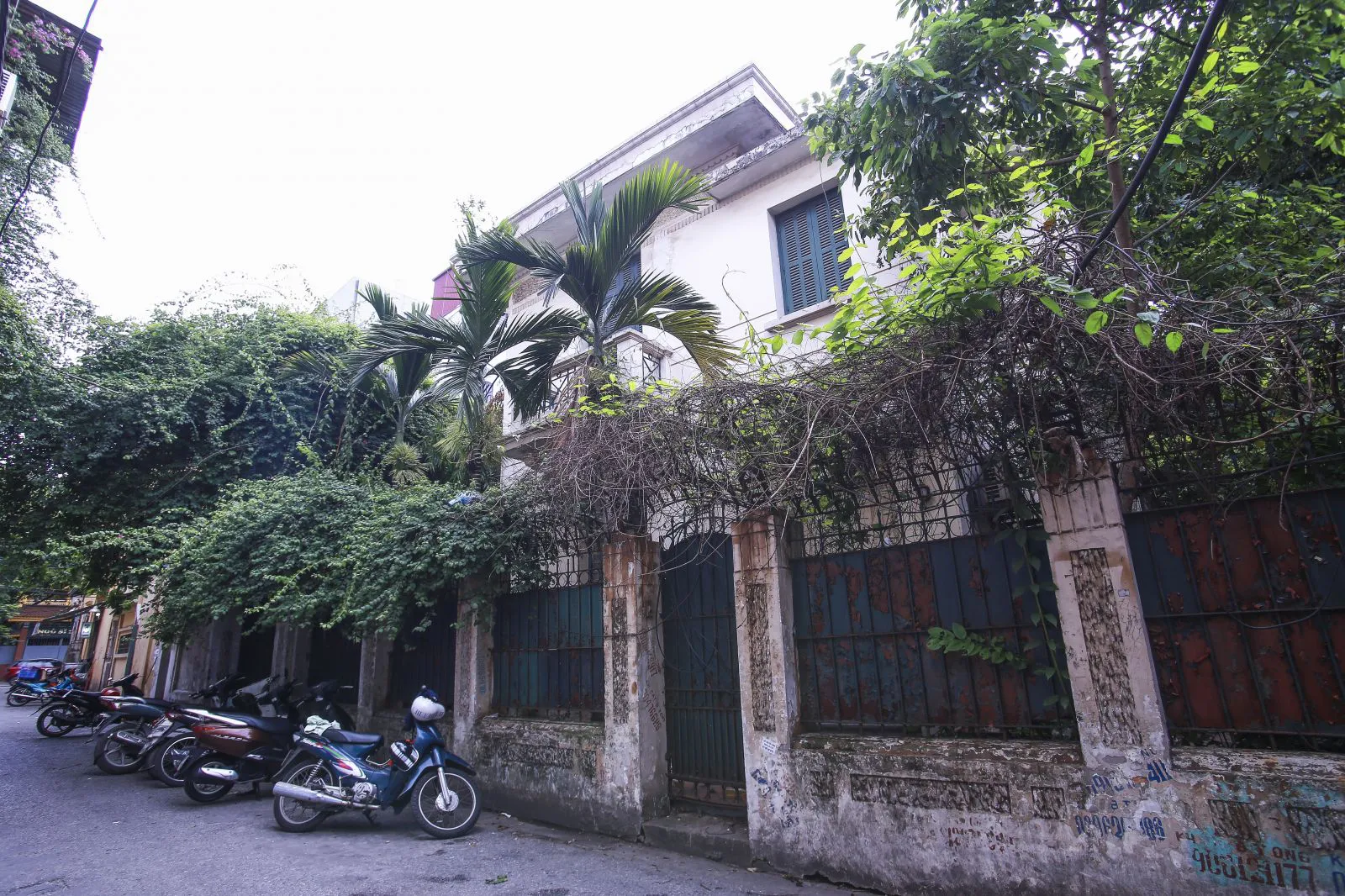 Căn biệt thự tại số 2 Nguyễn Chế Nghĩa bị bỏ hoang nhiều năm.