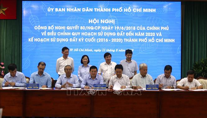 hội nghị công bố Nghị quyết 80/NQQ-CP ngày 19/6/2018 (gọi tắt là Nghị quyết 80) của Chính phủ về điều chỉnh quy hoạch sử dụng đất đến năm 2020 và kế hoạch sử dụng đất kỳ cuối (2016 – 2020) tại Thành phố Hồ Chí Minh. Ảnh: TTXVN.