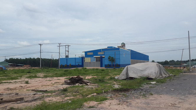 Hiện trạng các nhà xưởng xây dựng trại phép tại cụm công nghiệp Phước Tân. Ảnh: thanhnien
