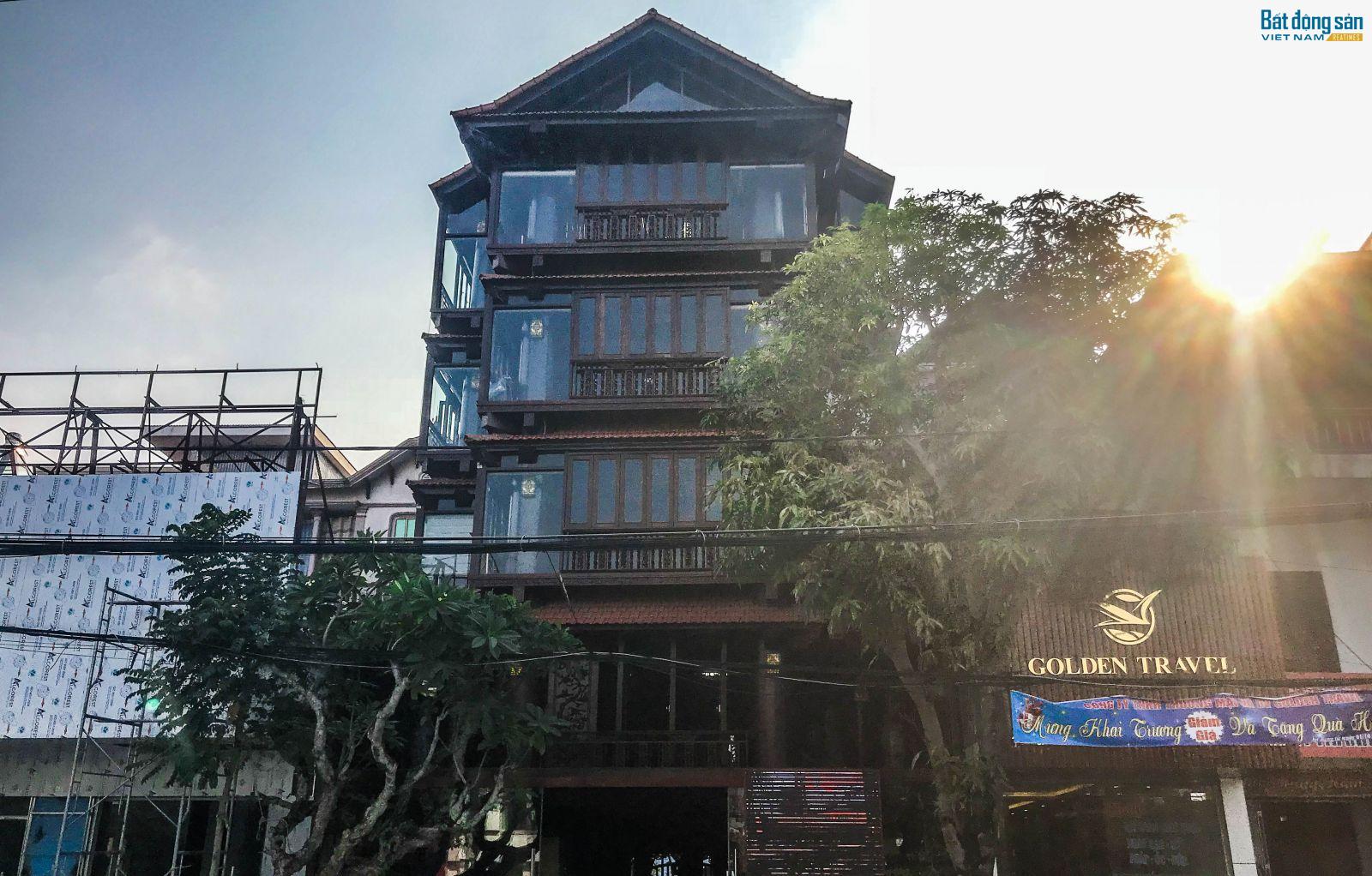 Ngôi nhà gỗ 30 tỷ tọa lạc tại mặt đường Trần Phú, trung tâm TP. Hà Tĩnh.