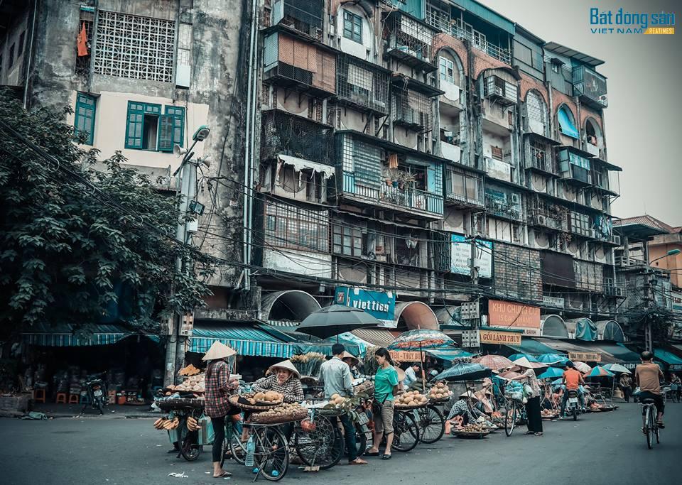 UBND quận Hoàn Kiếm đang hoàn thiện đồ án chỉnh trang, thiết kế lại các tuyến phố trong phố cổ. Ảnh: Đỗ Linh.