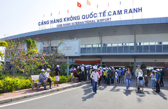 Cảng hàng không không quốc tế Cam Ranh đi vào hoạt động góp phần thúc đẩy tăng trưởng du lịch tỉnh Khánh Hòa.