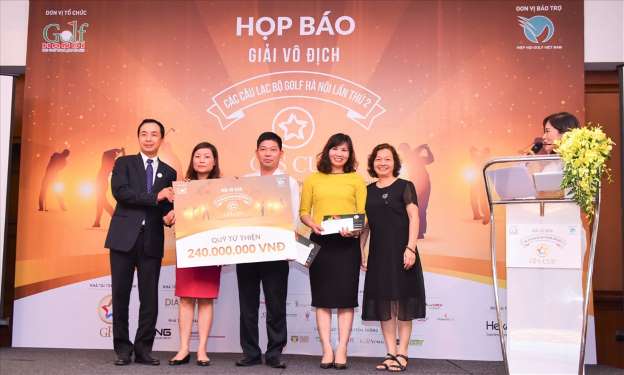 Ban tổ chức giải đấu và Nhà tài trợ xứng danh - GFS Cup đã trao tặng 240 triệu đồng đến các gia đình thương binh, liệt sỹ, gia đình chính sách trên địa bàn Hà Nội