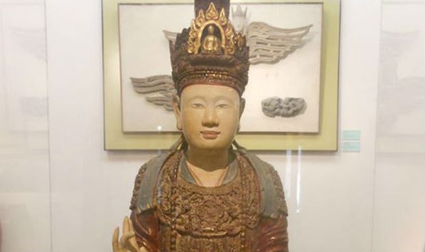 Tượng Hoàng hậu Trịnh Thị Ngọc Trúc.