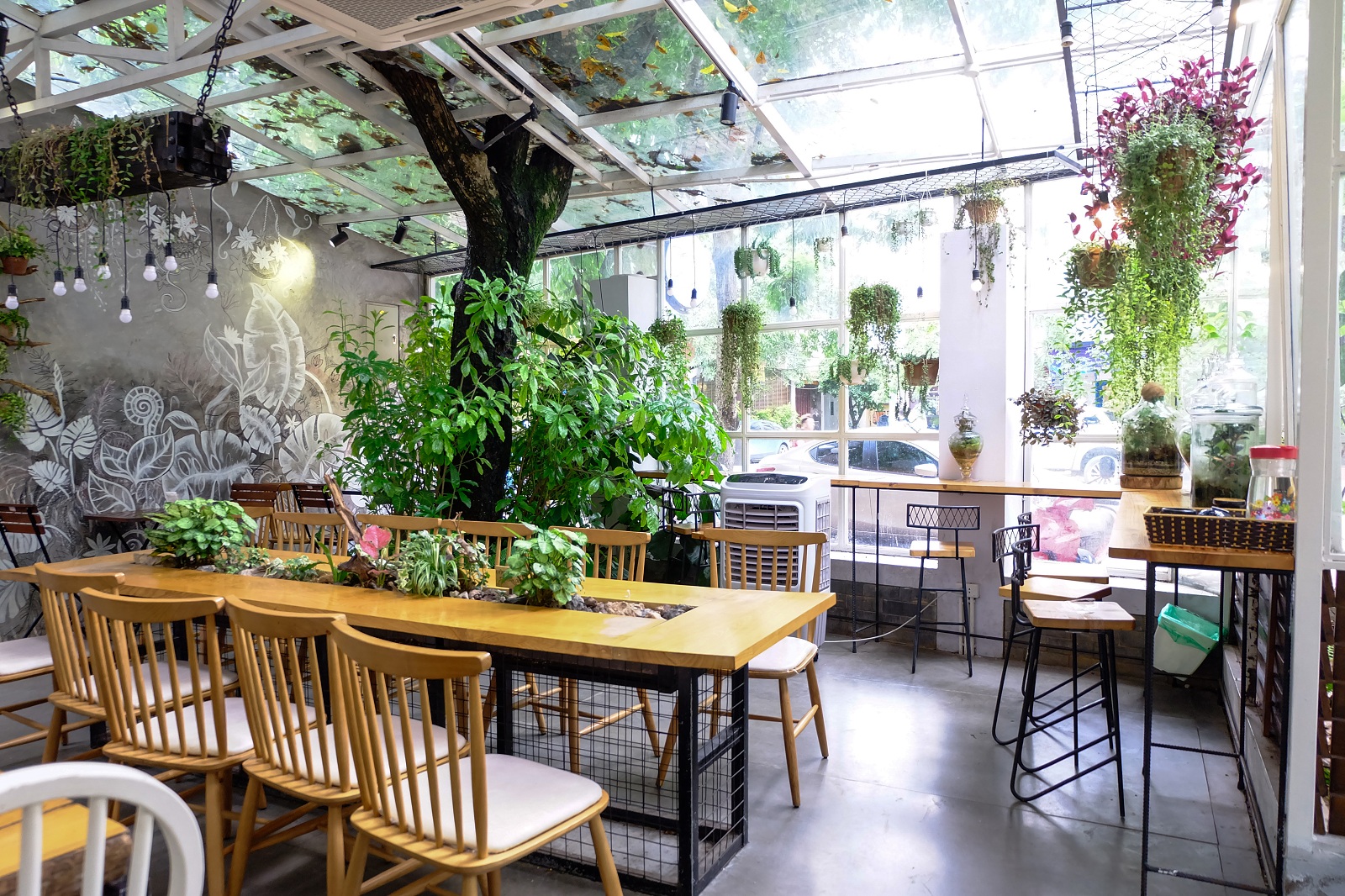 The Famer Gardenista (B40, Nguyễn Thị Định, Thanh Xuân, Hà Nôi) là một trong những quán cà phê nổi tiếng ở Hà Nội với không gian xanh được thiết kế vô cùng độc đáo.