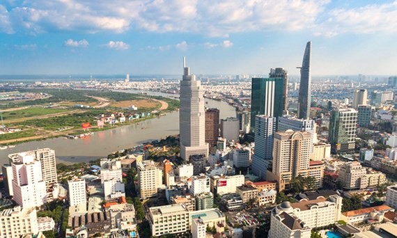 Đạt giá trị kỷ lục gần 5.000 tỷ USD nửa đầu năm, ngành bất động sản đang dẫn đầu lượng đăng ký vốn ngoại Việt Nam.