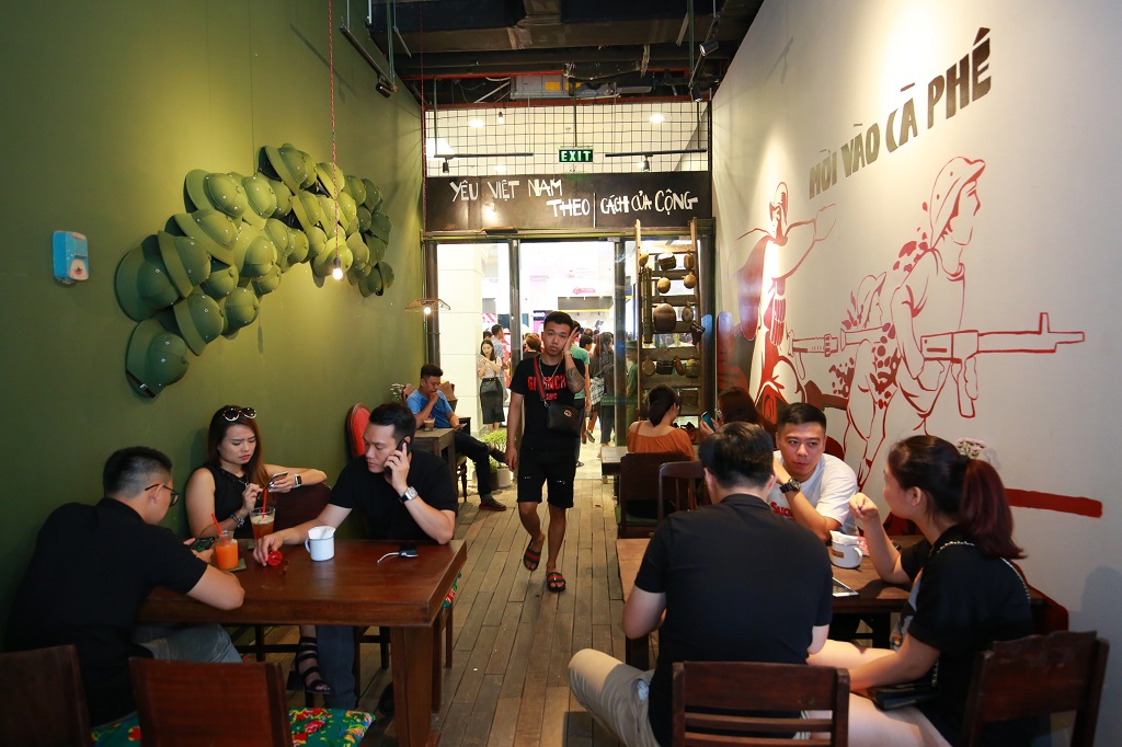 Không gian ấn tượng của café Cộng đầu tiên tại thành phố Thái Nguyên đặc biệt thu hút các bạn trẻ.
